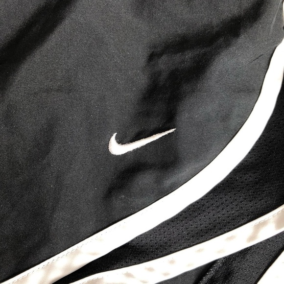 Women’s Nike black and white dry fit running shorts size small - Picture 4 of 4